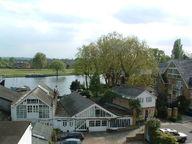 Moorings on the river thames